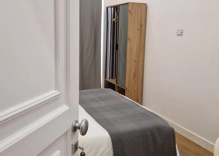 Center Bed and Breakfast 4*